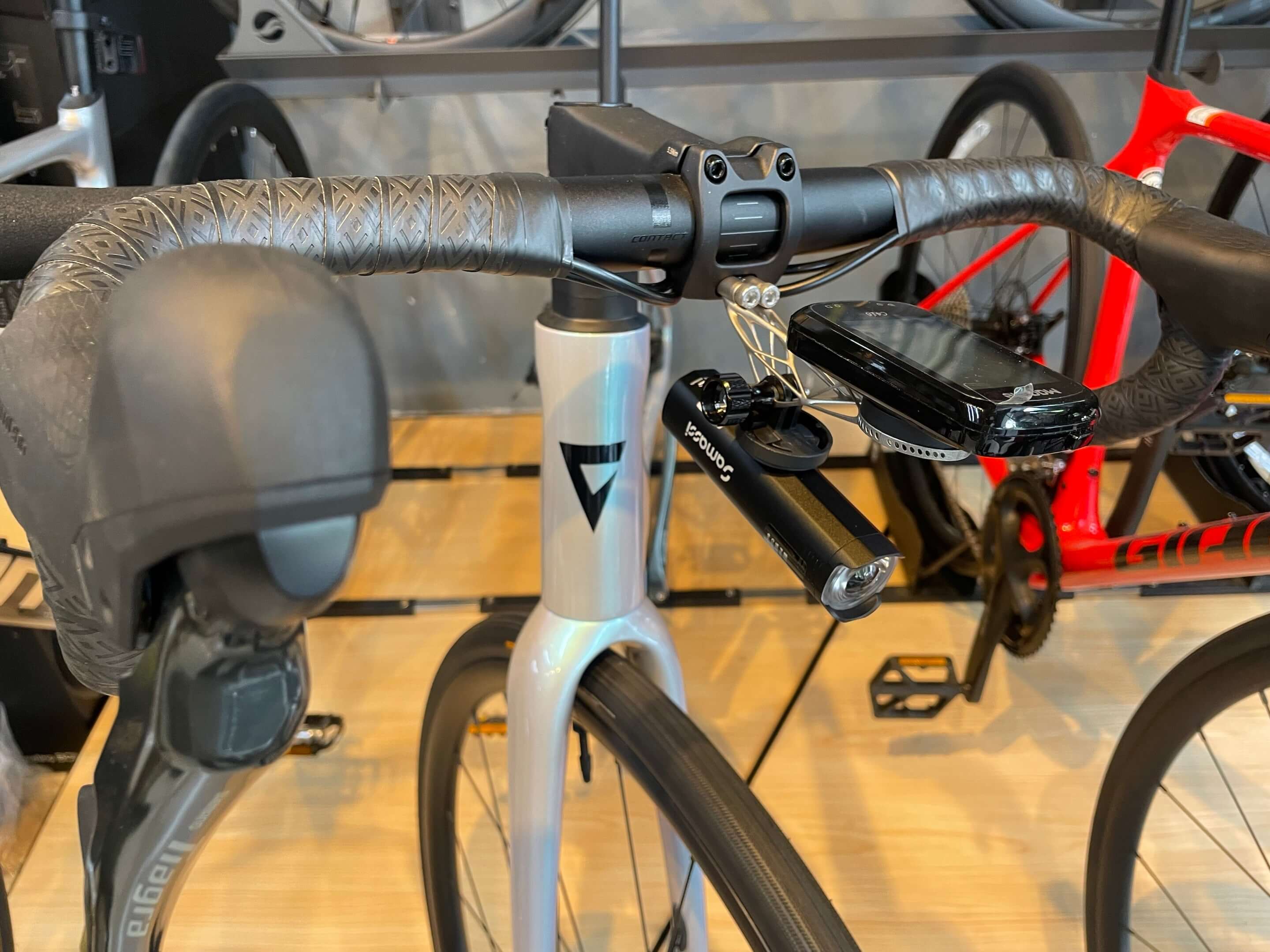 GIANT 10th Generation TCR 3D-Printed Titanium Bike Computer Mount installed on handlebars with bike computer.